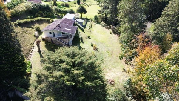 Chalet em terreno com grande potencial
